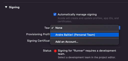 Seleção do time de desenvolvimento na aba Signing and Capabilities do Xcode