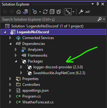 Solution Explorer do Visual Studio 2022 exibindo a estrutura do projeto Web API com o pacote de log no Discord instalado